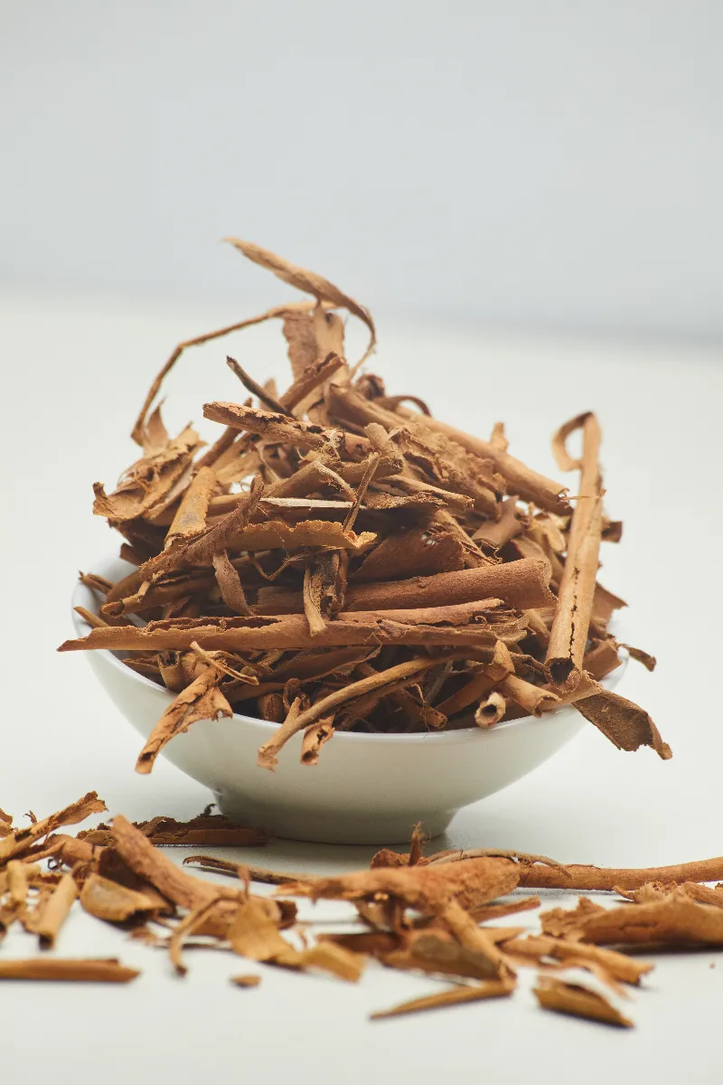 Écorce cannelle grattée